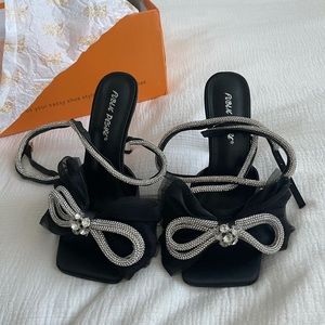 Black Wrap around Diamond bow